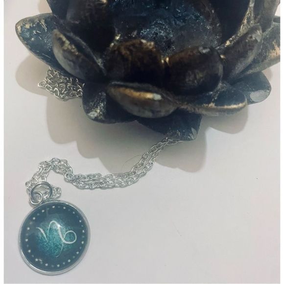 Capricorn green GLOW IN THE DSRK ZODIAC STAR SIGN NECKLACE - Picture 3 of 14